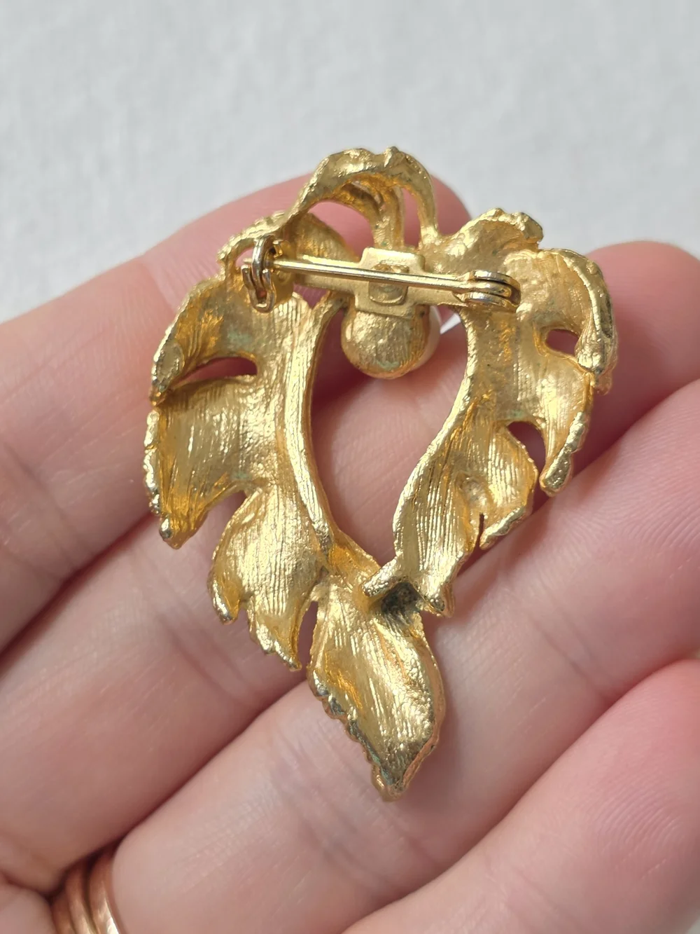 Jacqueline Ferrar Brooch Gold Tone Leaf Pearl Accent 2in